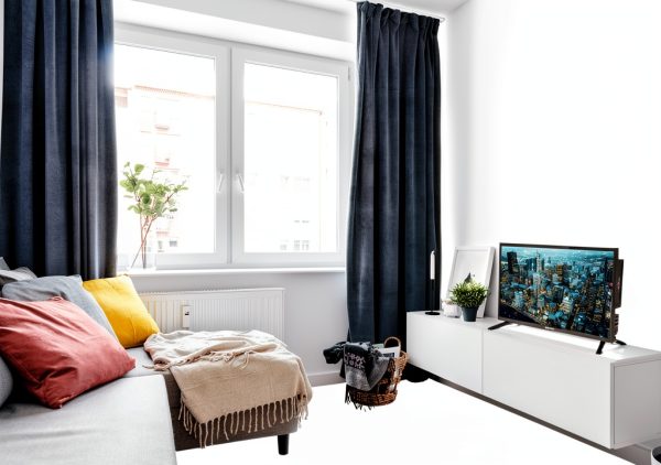 Emerson Smart TV with Built in DVD Player Full HD-9